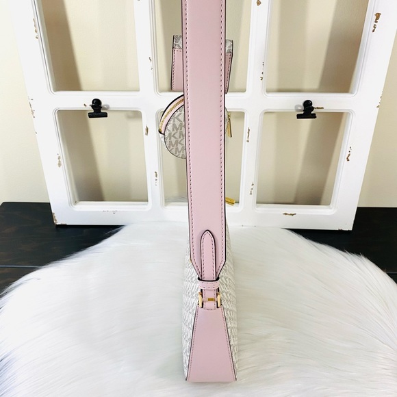 Michael Kors Jet Set Travel Crossbody w Tech Attch - Picture 7 of 15